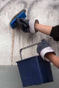 Graffiti Removal with Chemical Solvents